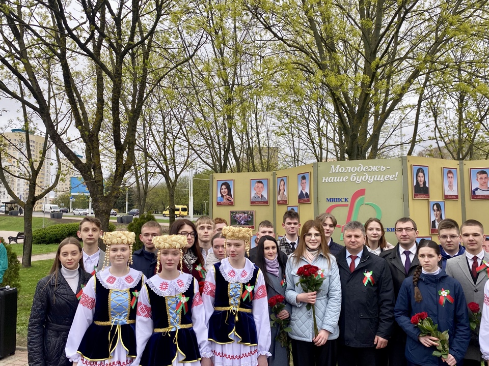 Приняли участие в торжественном возложении цветов к памятнику М.В. Фрунзе и торжественной церемонии открытия молодежной Доски почета Фрунзенского района г. Минска