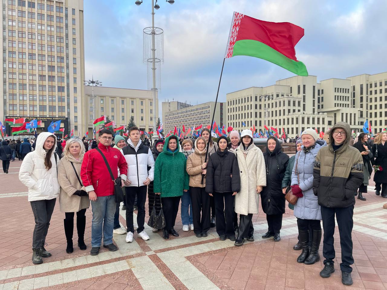 Приняли участие в церемонии возложения цветов к памятнику В.И. Ленина