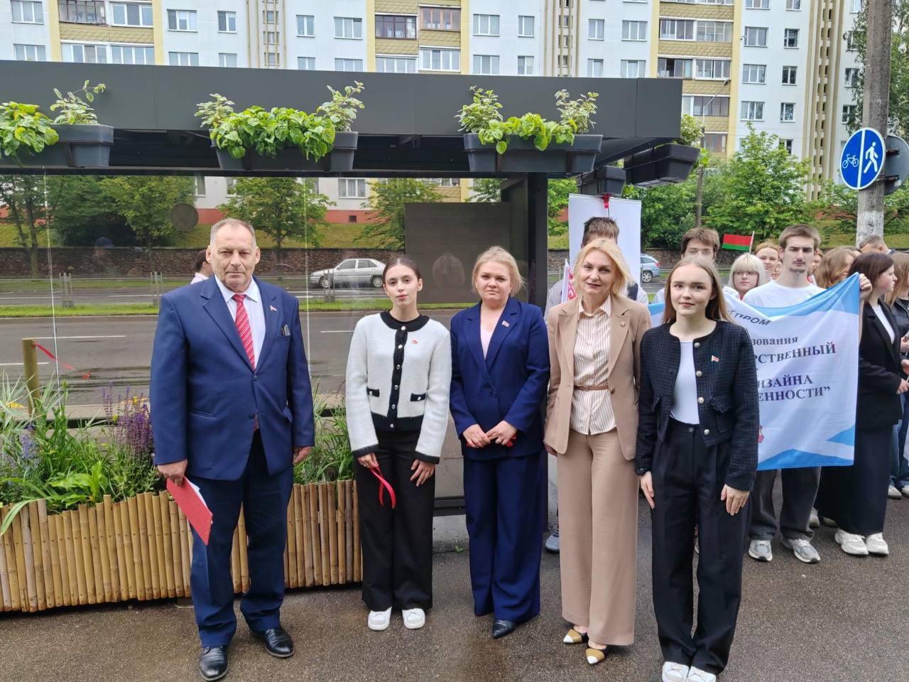 Во Фрунзенском районе появилась экологическая остановка общественного транспорта.