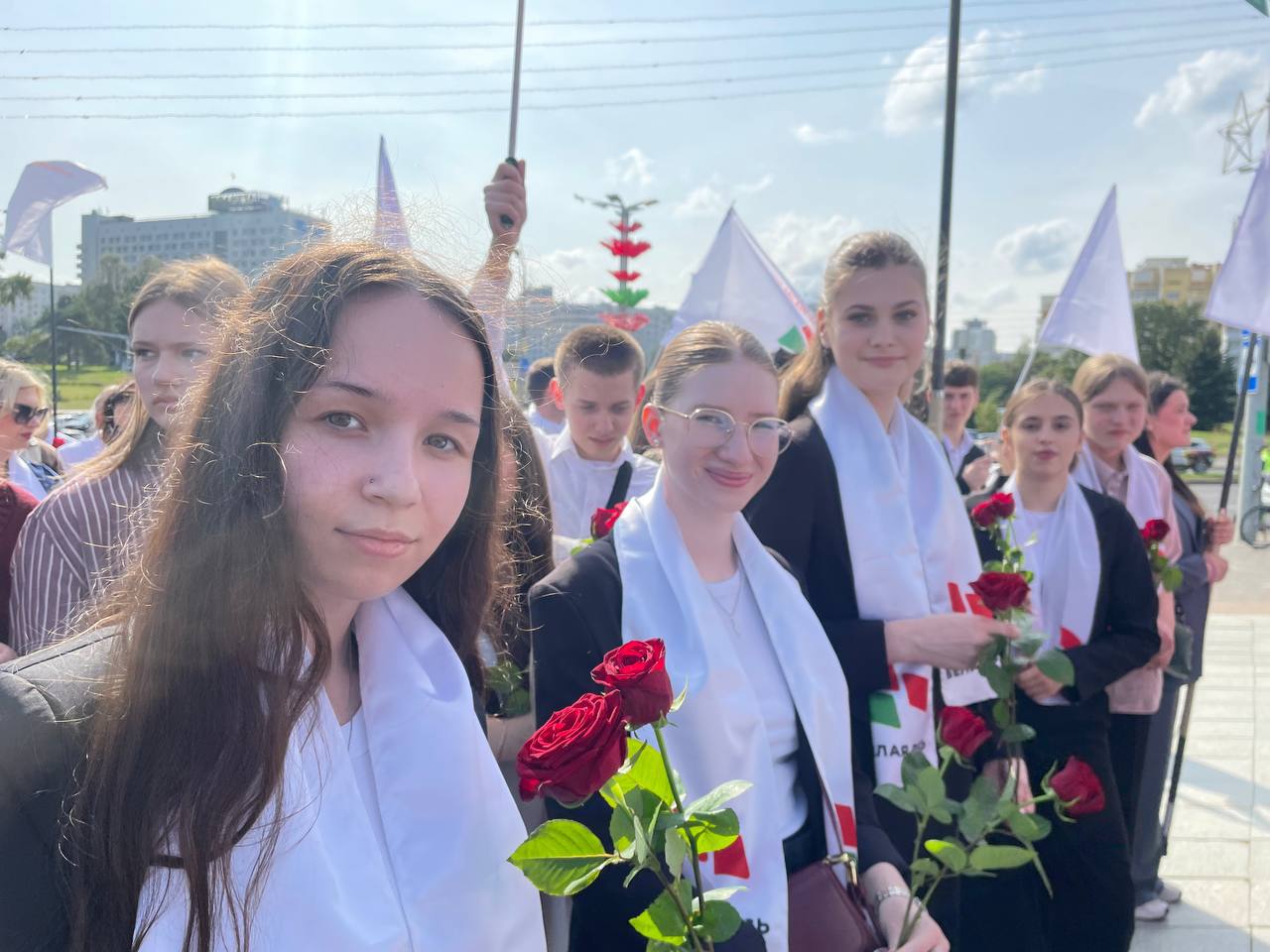 Приняли участие в торжественном возложении цветов к Стеле «Минск – город-герой»