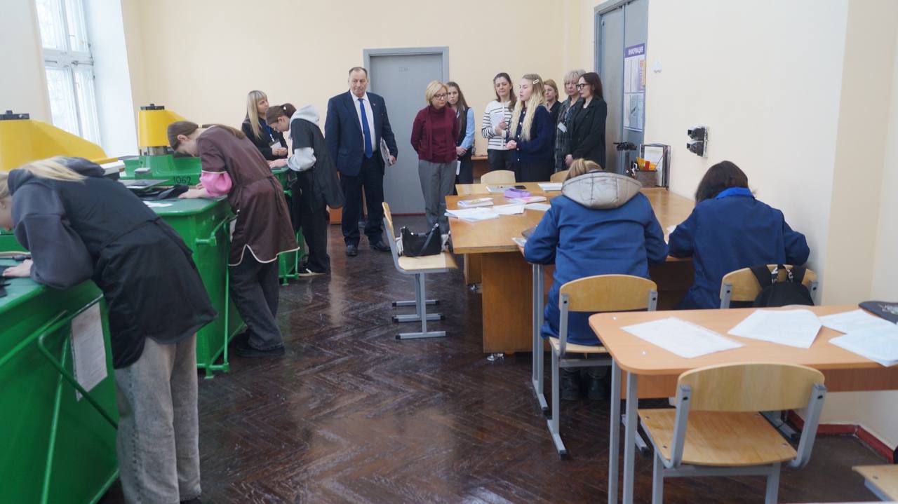 Кадры и порядок: рабочий визит председателя концерна «БЕЛЛЕГПРОМ» в колледж