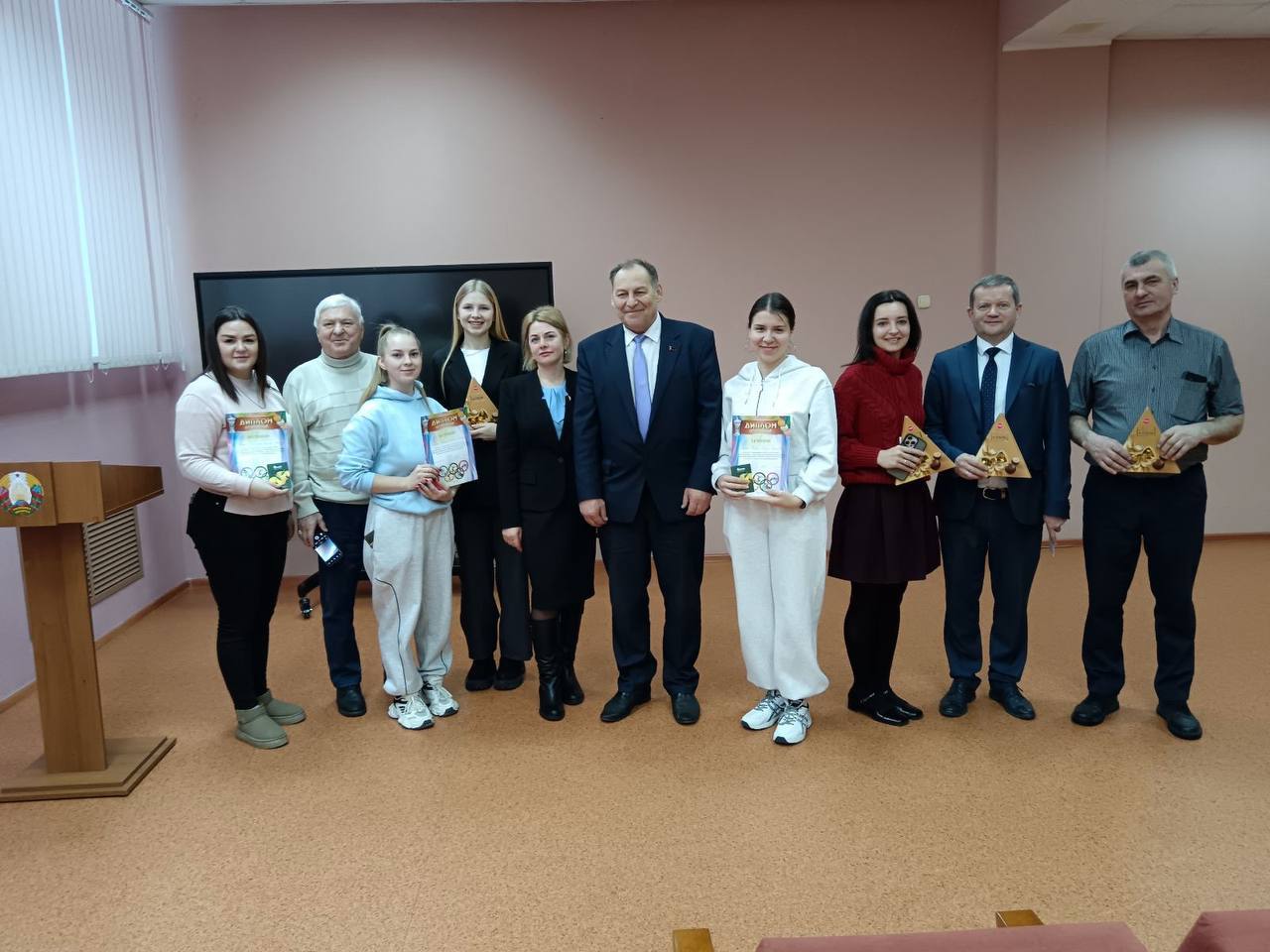 Настольный теннис: битва за титул лучшего ракетки колледжа!