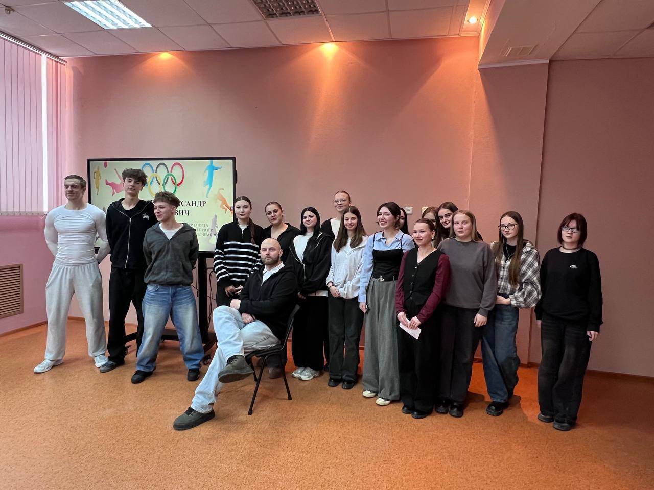 СИЛА ДУХА ВЫШЕ ВСЕХ ПРЕПЯТСТВИЙ: ВСТРЕЧА С ПАРАЛИМПИЙЦЕМ  И ВЫПУСКНИКОМ НАШЕНО КОЛЛЕДЖА АЛЕКСАНДРОМ СЕРГЕЕВИЧЕМ СУБОТОЙ