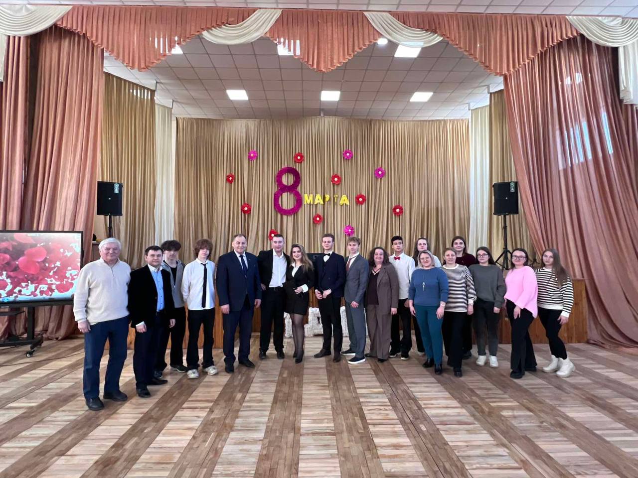 Весна приходит с музыкой и цветами!