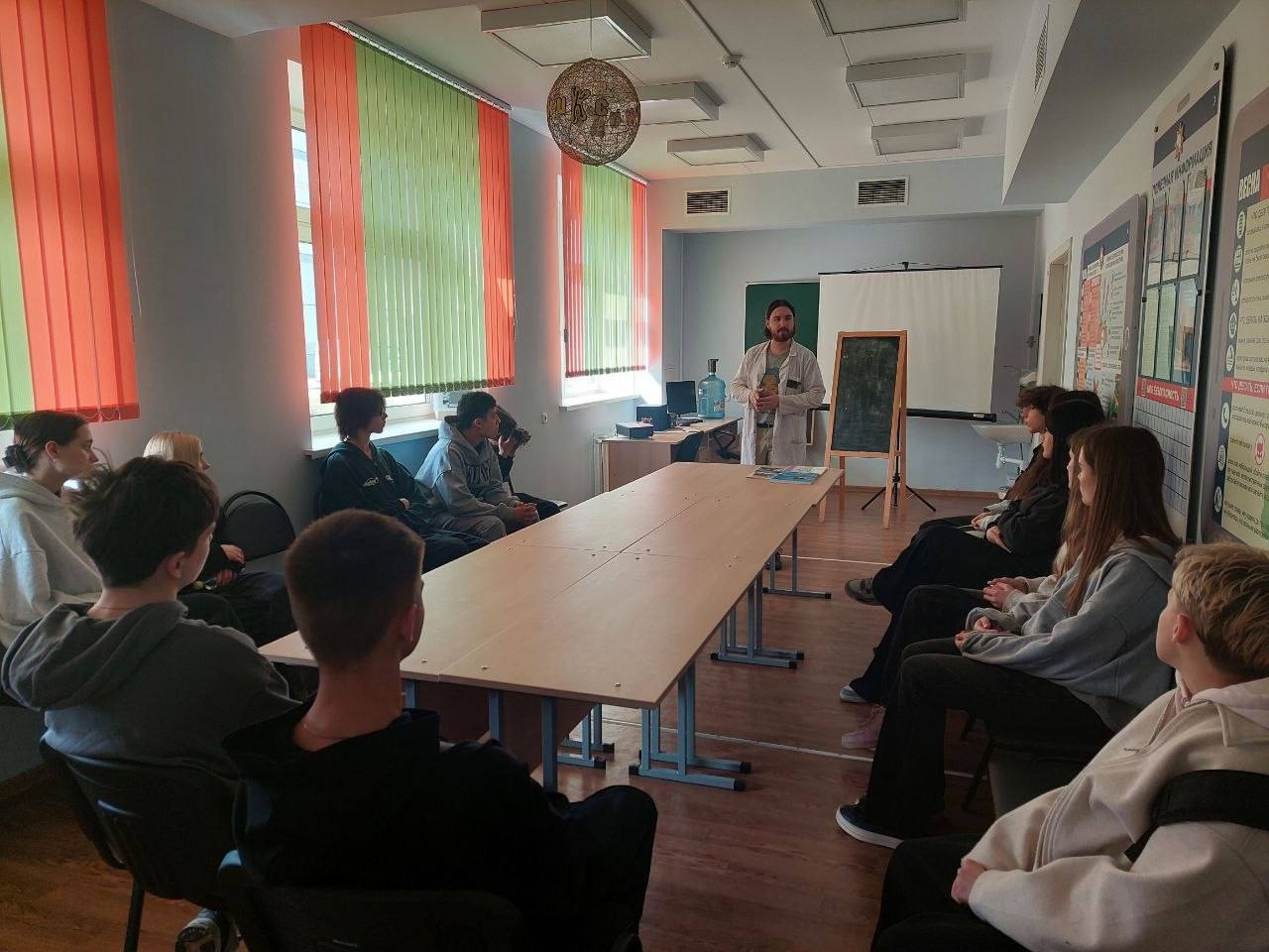 «Юношам и девушкам о вреде табакокурения и использования вейпов»