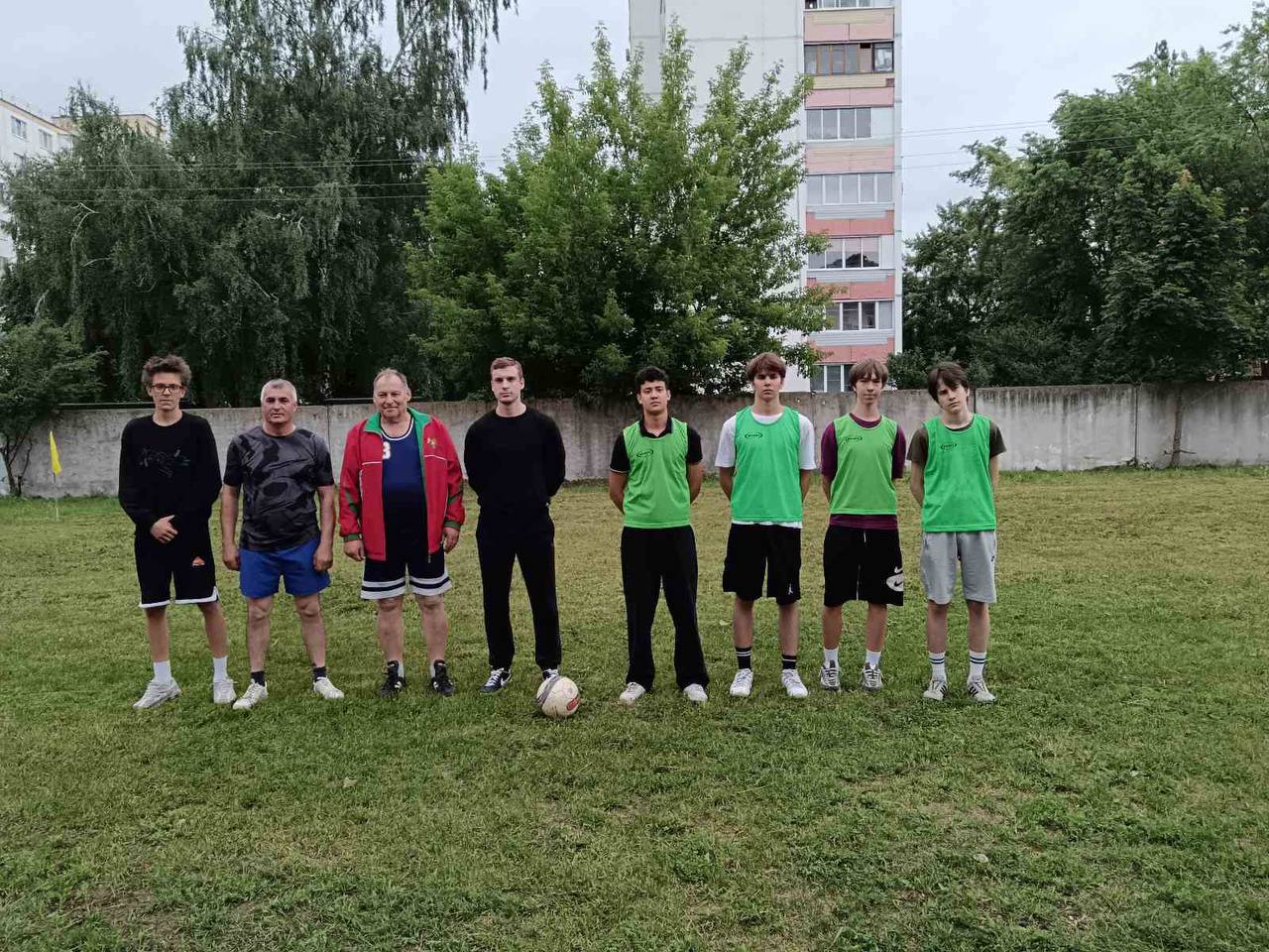 Единство поколений: на поле вышли преподаватели и учащиеся